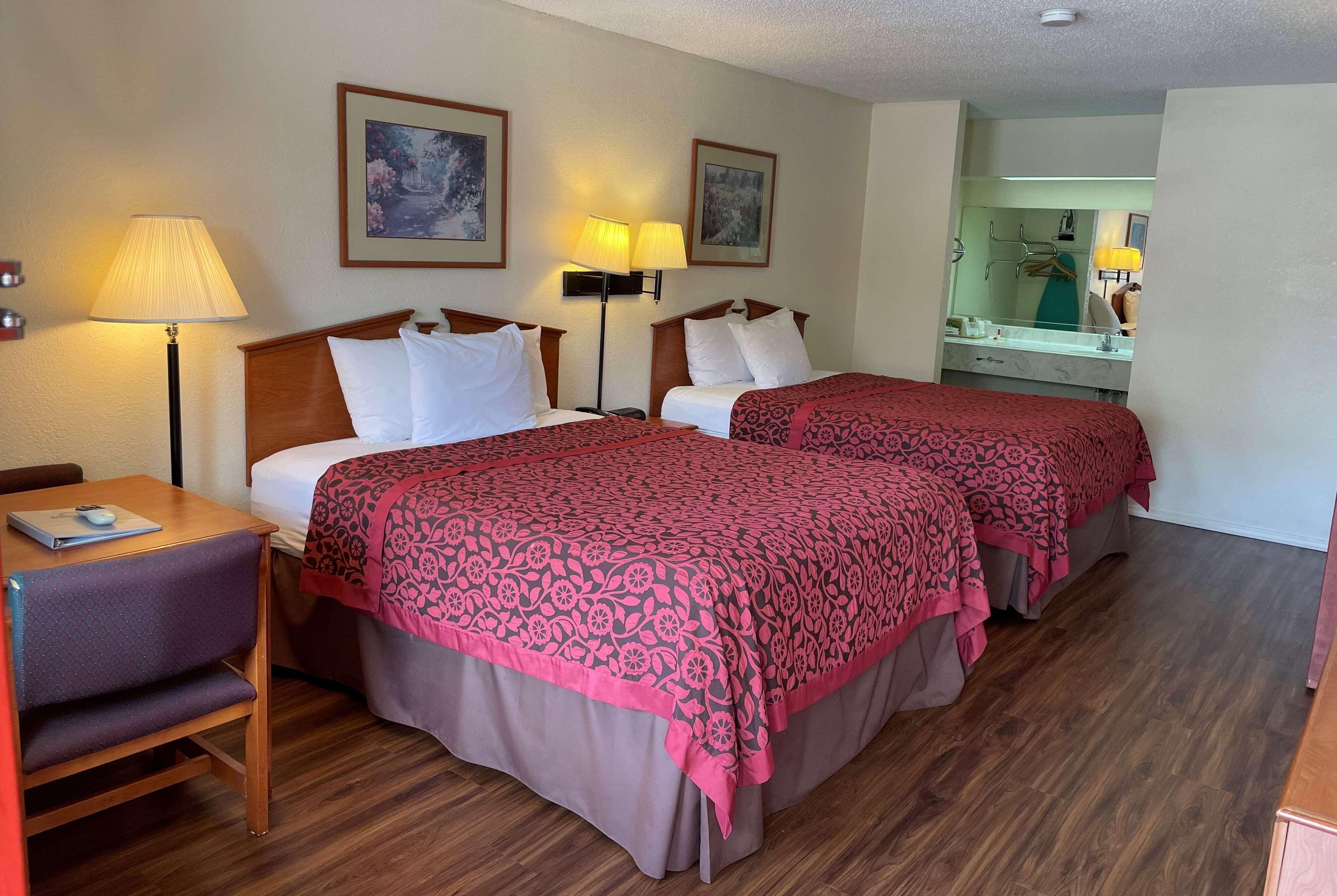 Days Inn & Suites By Wyndham Marshall Ngoại thất bức ảnh