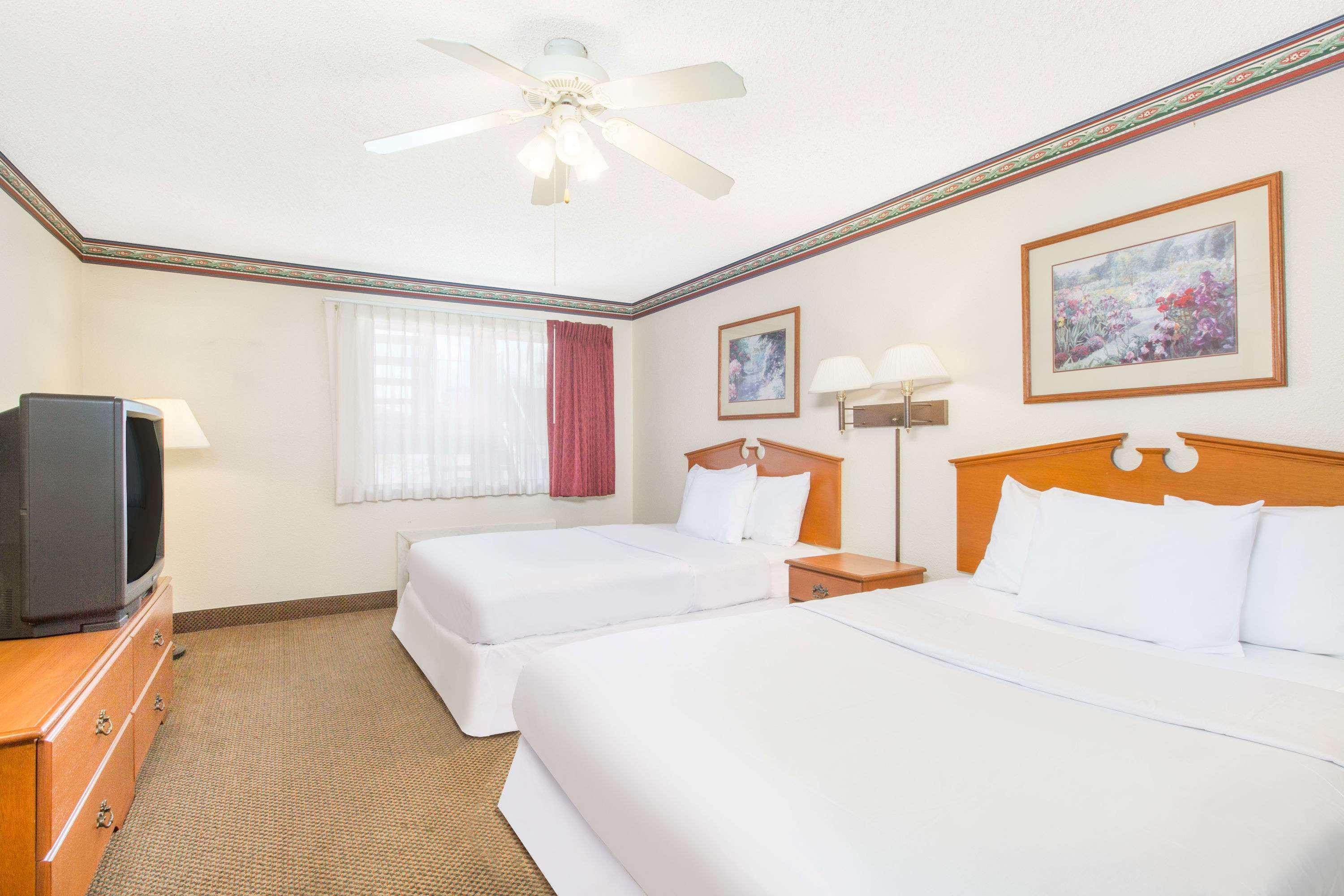 Days Inn & Suites By Wyndham Marshall Ngoại thất bức ảnh
