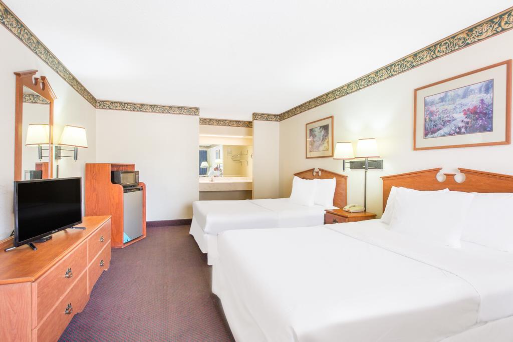 Days Inn & Suites By Wyndham Marshall Ngoại thất bức ảnh